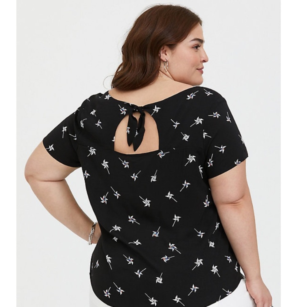 Torrid Pinwheel Tie Back Top 00